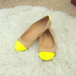 Neon Yellow/Tan Flats